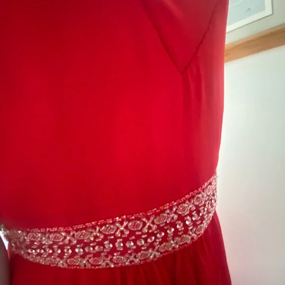 Beautiful red dress - Picture 5 of 5